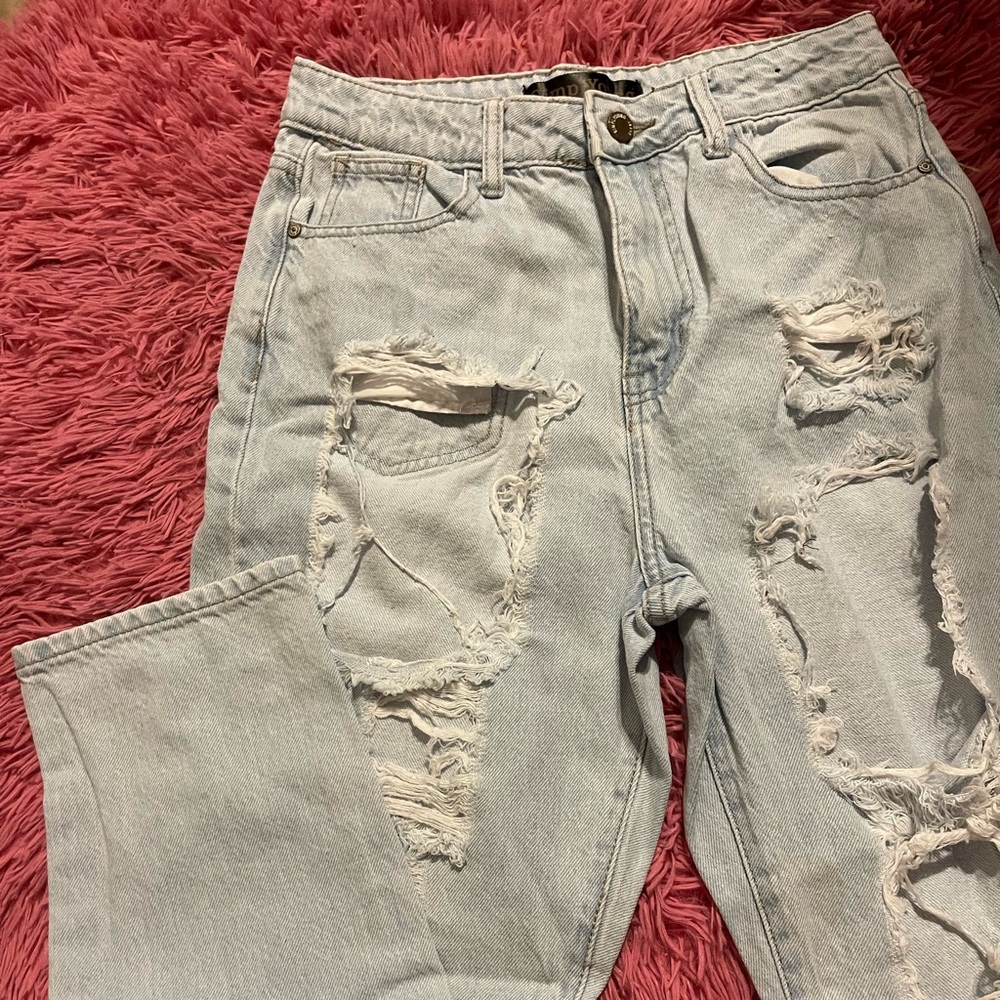 light blue mom jeans 👖